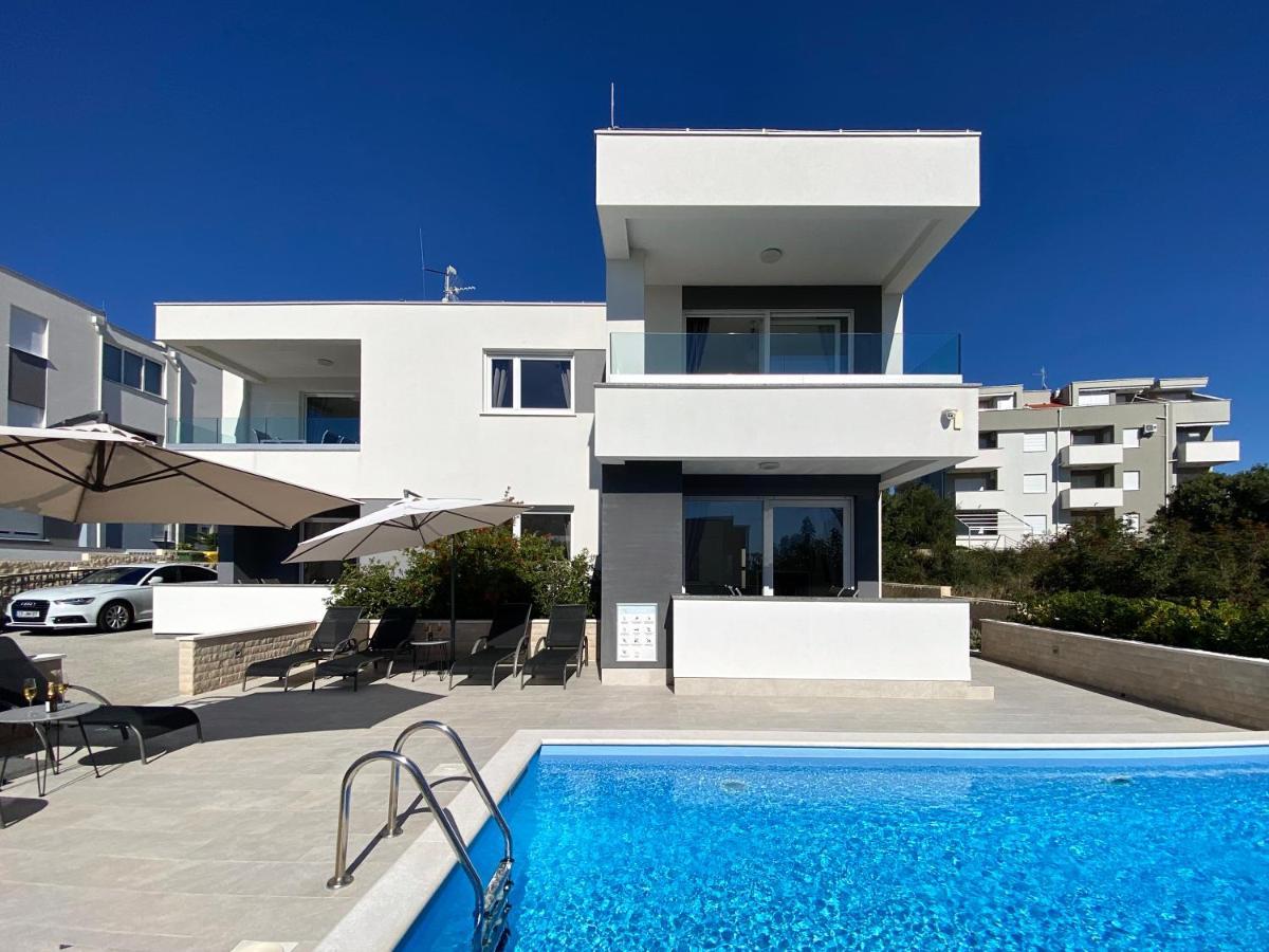 Fantasy Pool Villa Novalja Exterior photo