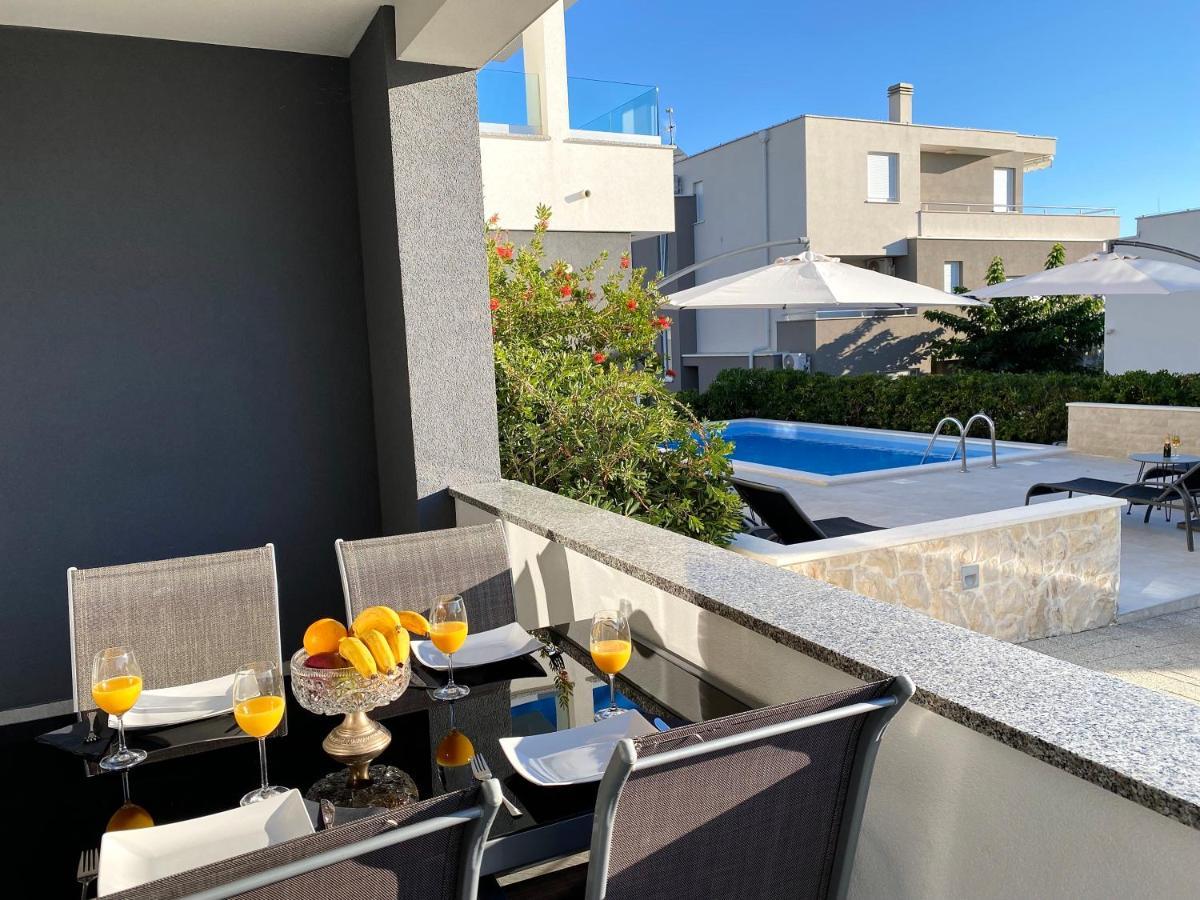 Fantasy Pool Villa Novalja Exterior photo